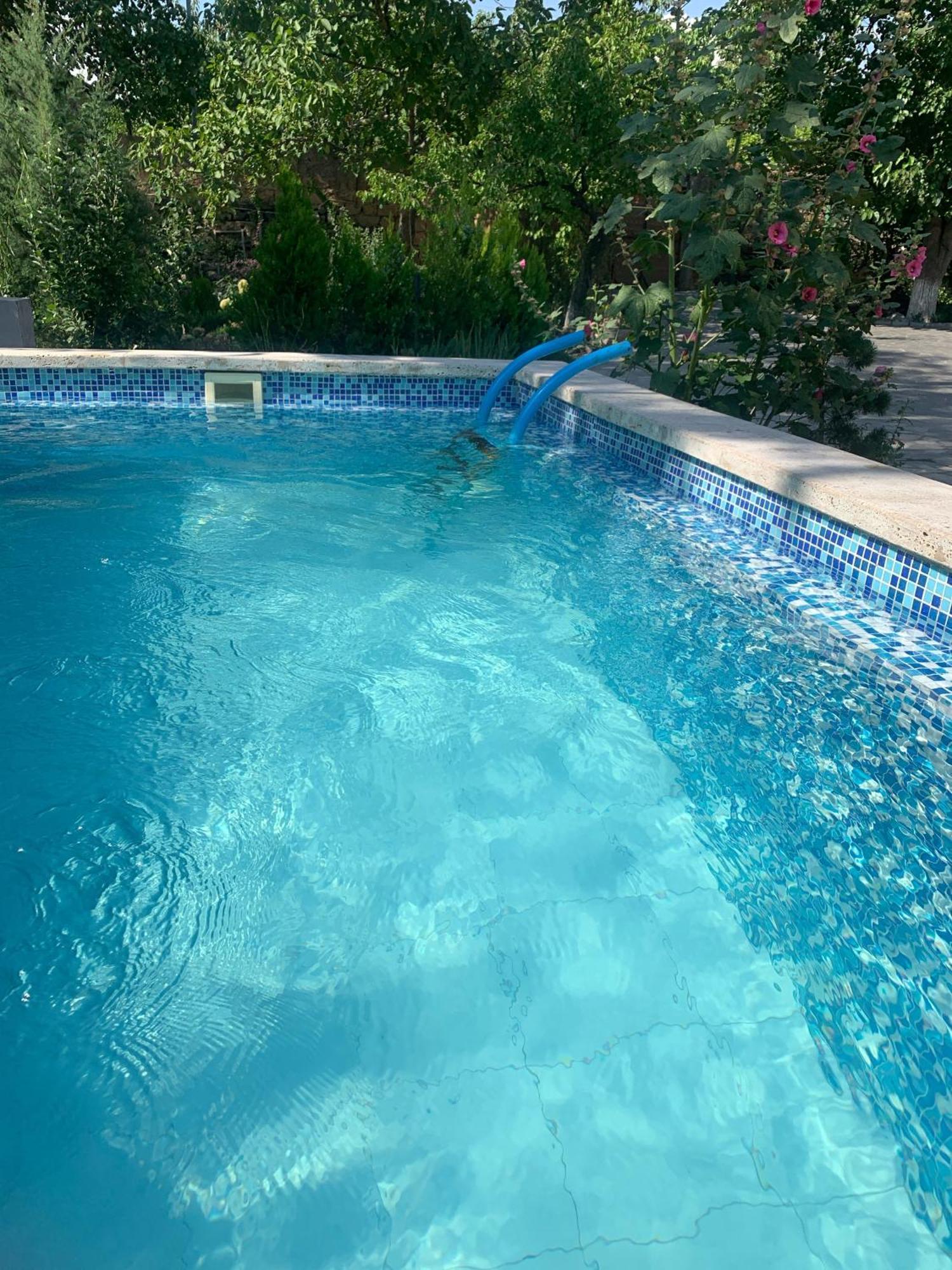 Гостьовий будинок Guests House Qotukner Karbi Екстер'єр фото